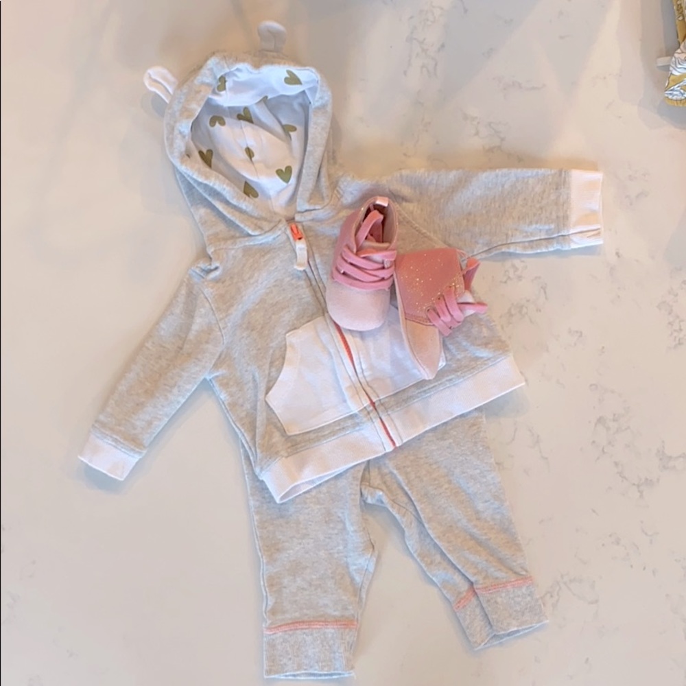 Cloud island matching sweat outfit and pink shoes